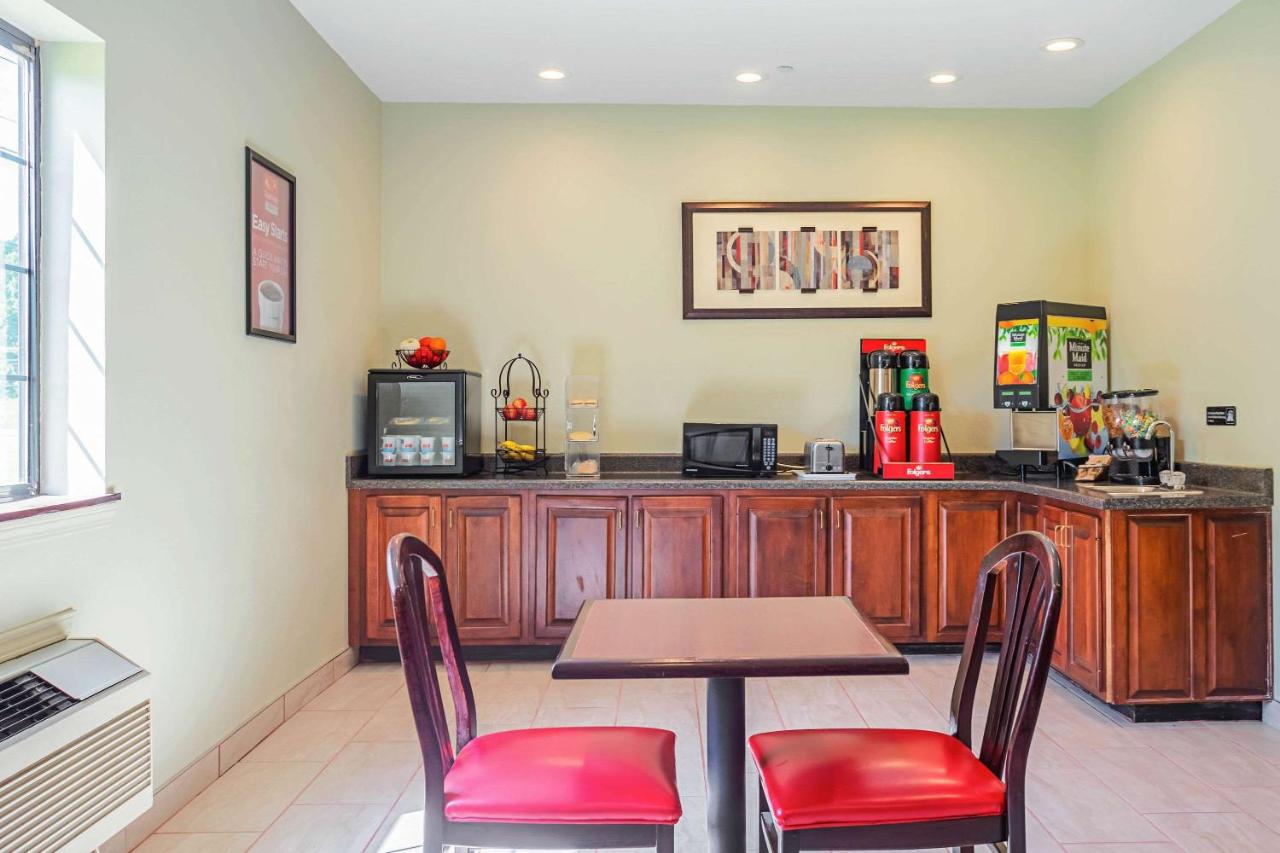 | Econo Lodge Inn & Suites Ripley