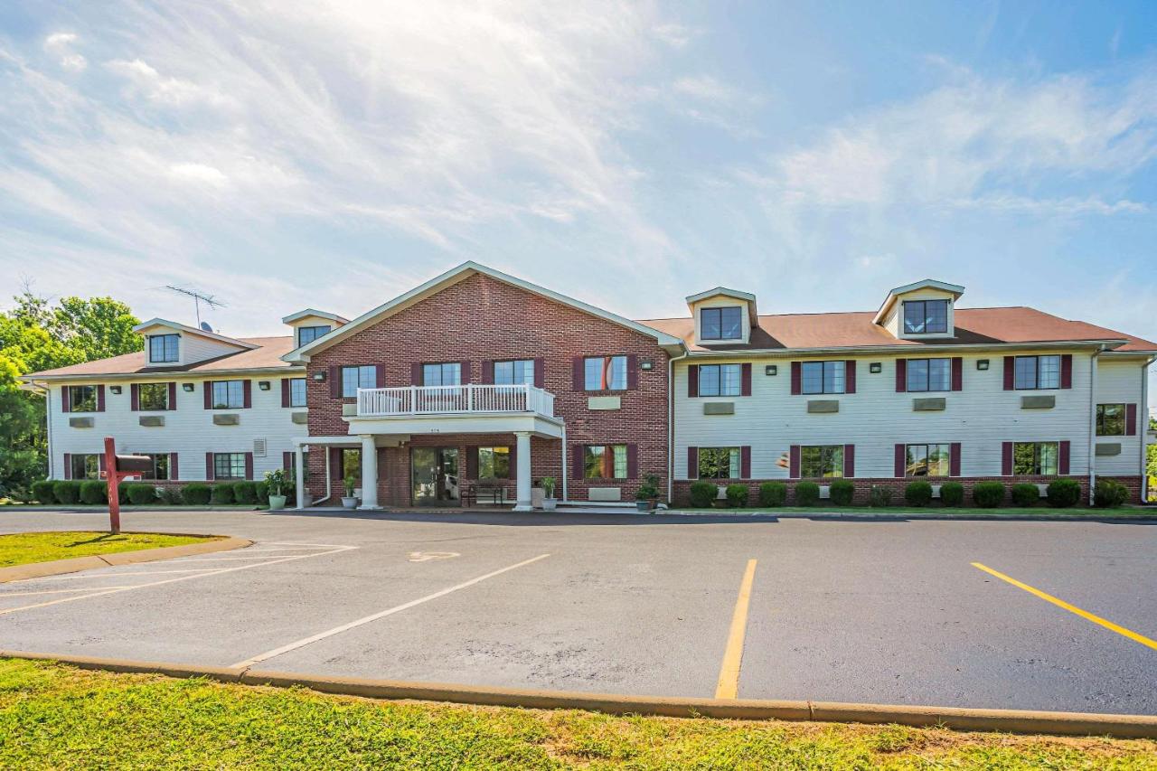 | Econo Lodge Inn & Suites Ripley
