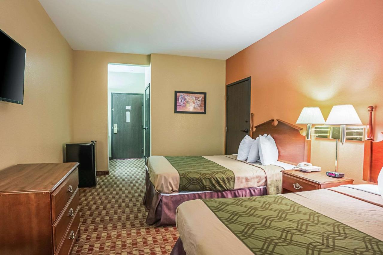 | Econo Lodge Inn & Suites Ripley