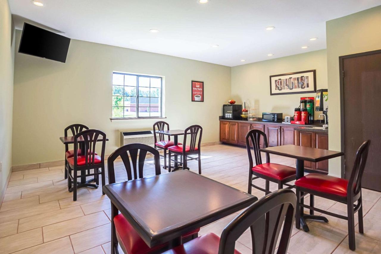 | Econo Lodge Inn & Suites Ripley