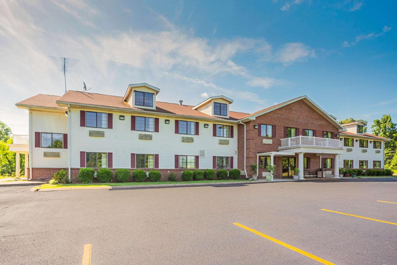 | Econo Lodge Inn & Suites Ripley