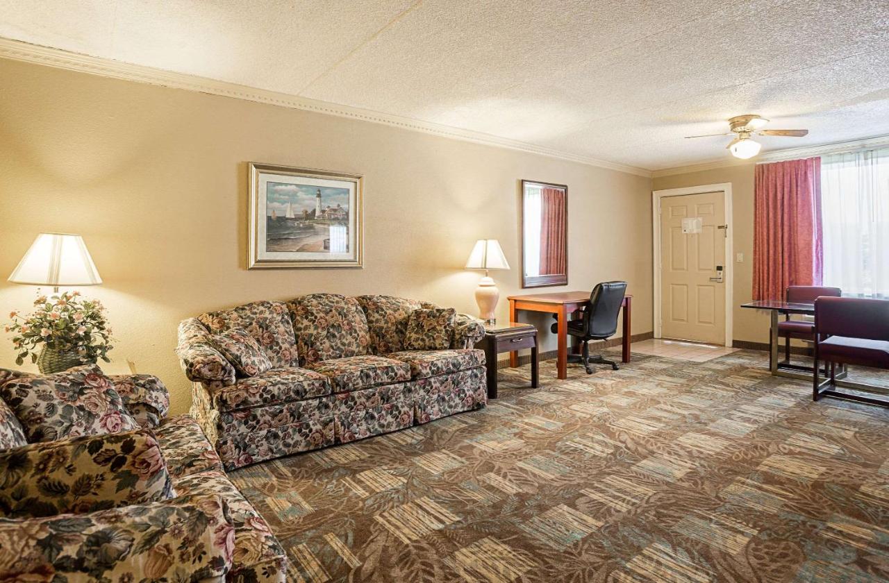 | Quality Inn Hurricane Mills