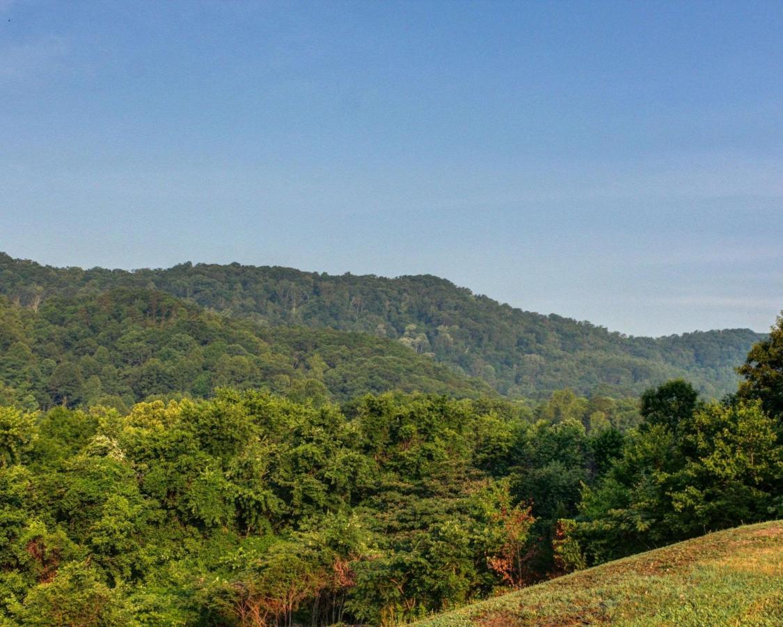  | Econo Lodge - Rocky Top