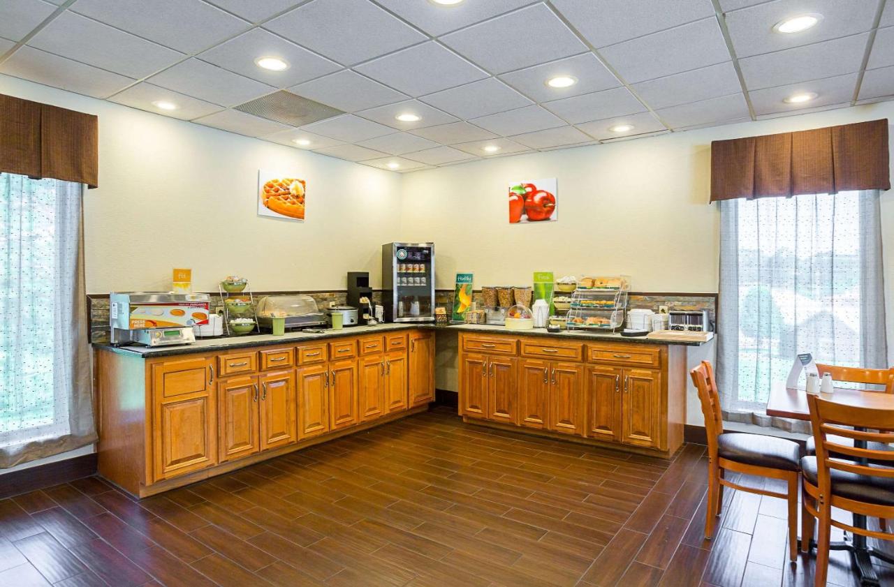 | Quality Inn Hurricane Mills