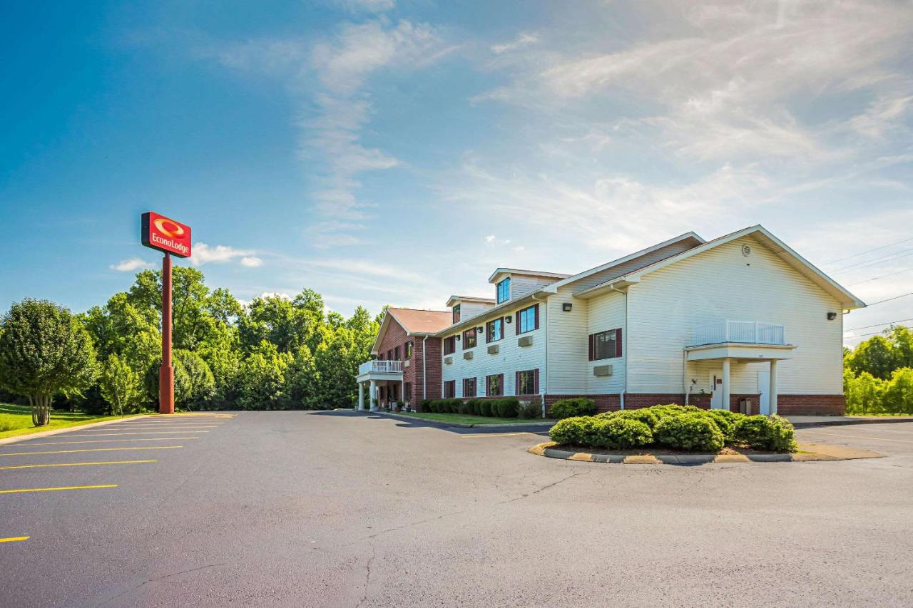 | Econo Lodge Inn & Suites Ripley