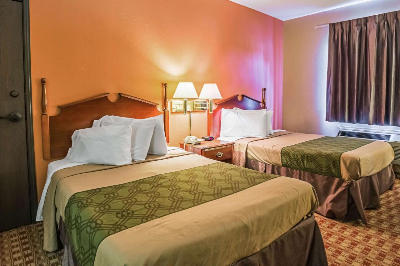 | Econo Lodge Inn & Suites Ripley