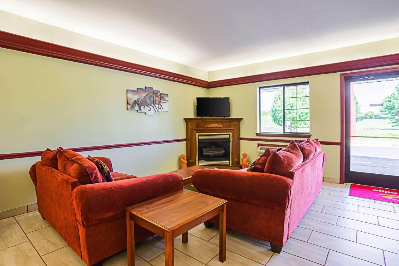 | Econo Lodge Inn & Suites Ripley