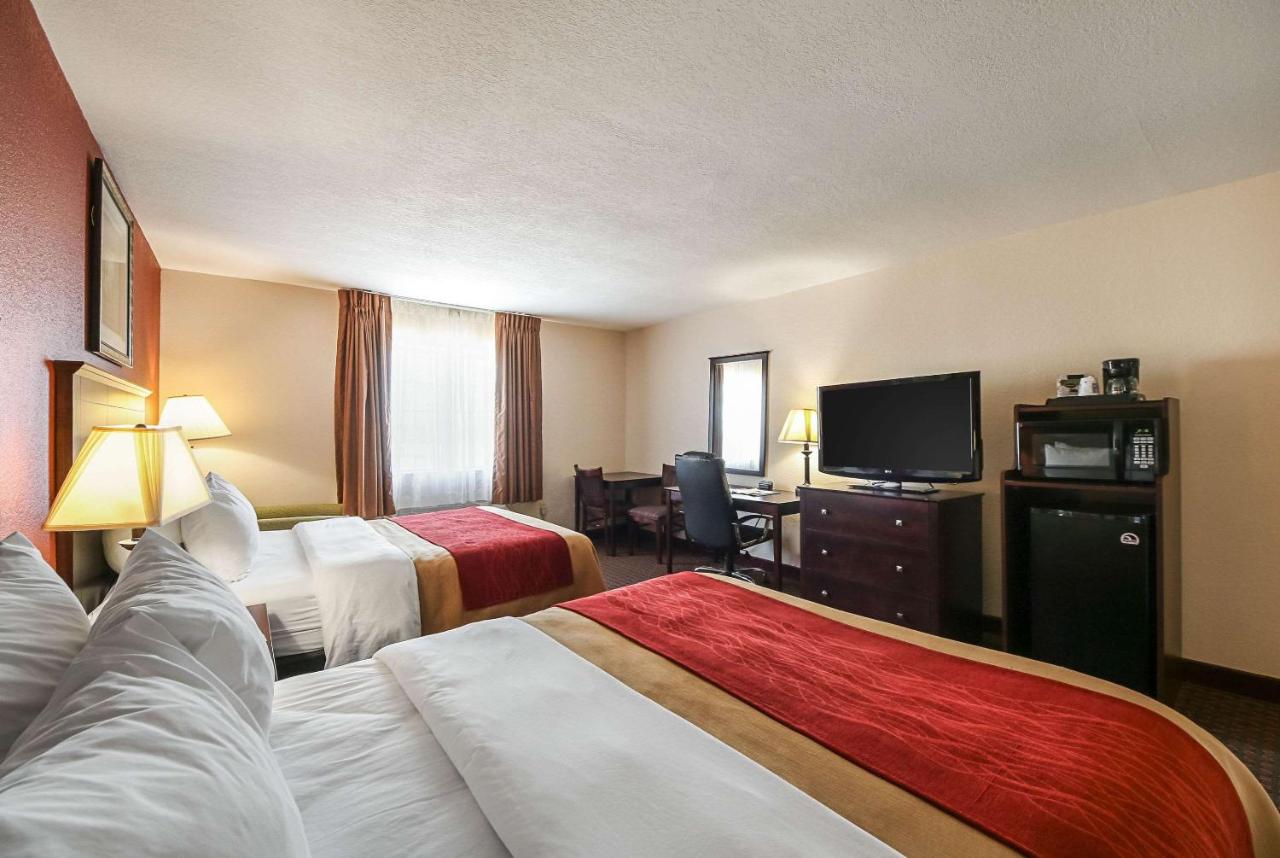 Queen Room with Two Queen Beds - Non-Smoking at Quality Inn Kingsville Hwy 77