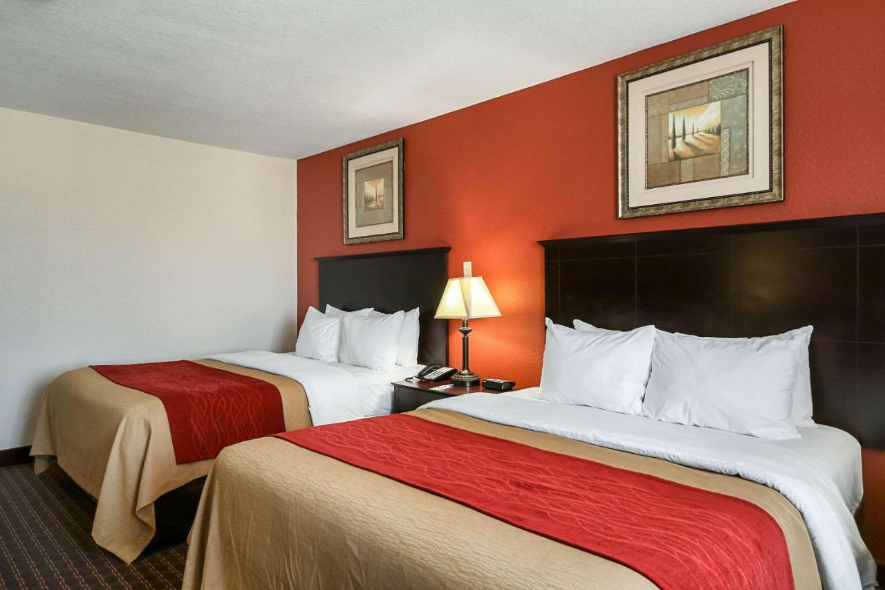 Queen Room with Two Queen Beds - Non-Smoking at Quality Inn Kingsville Hwy 77