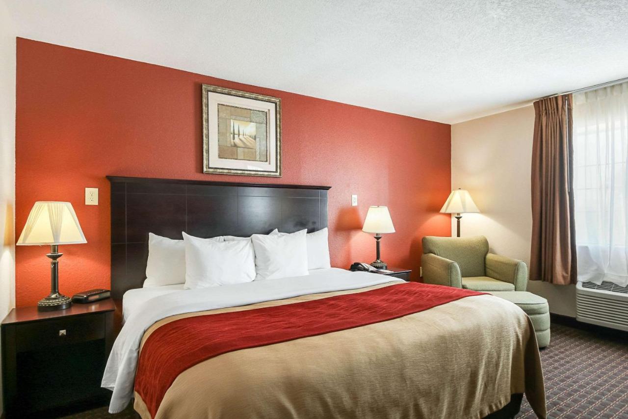 King Room - Non-Smoking at Quality Inn Kingsville Hwy 77