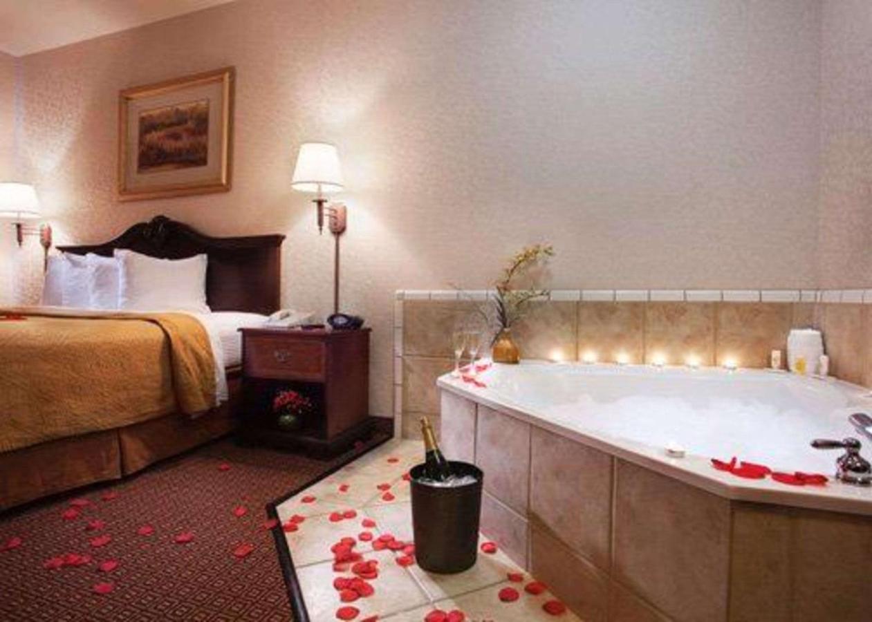 King Room with Hot Tub - Accessible/Non-Smoking at Quality Inn & Suites, Near University