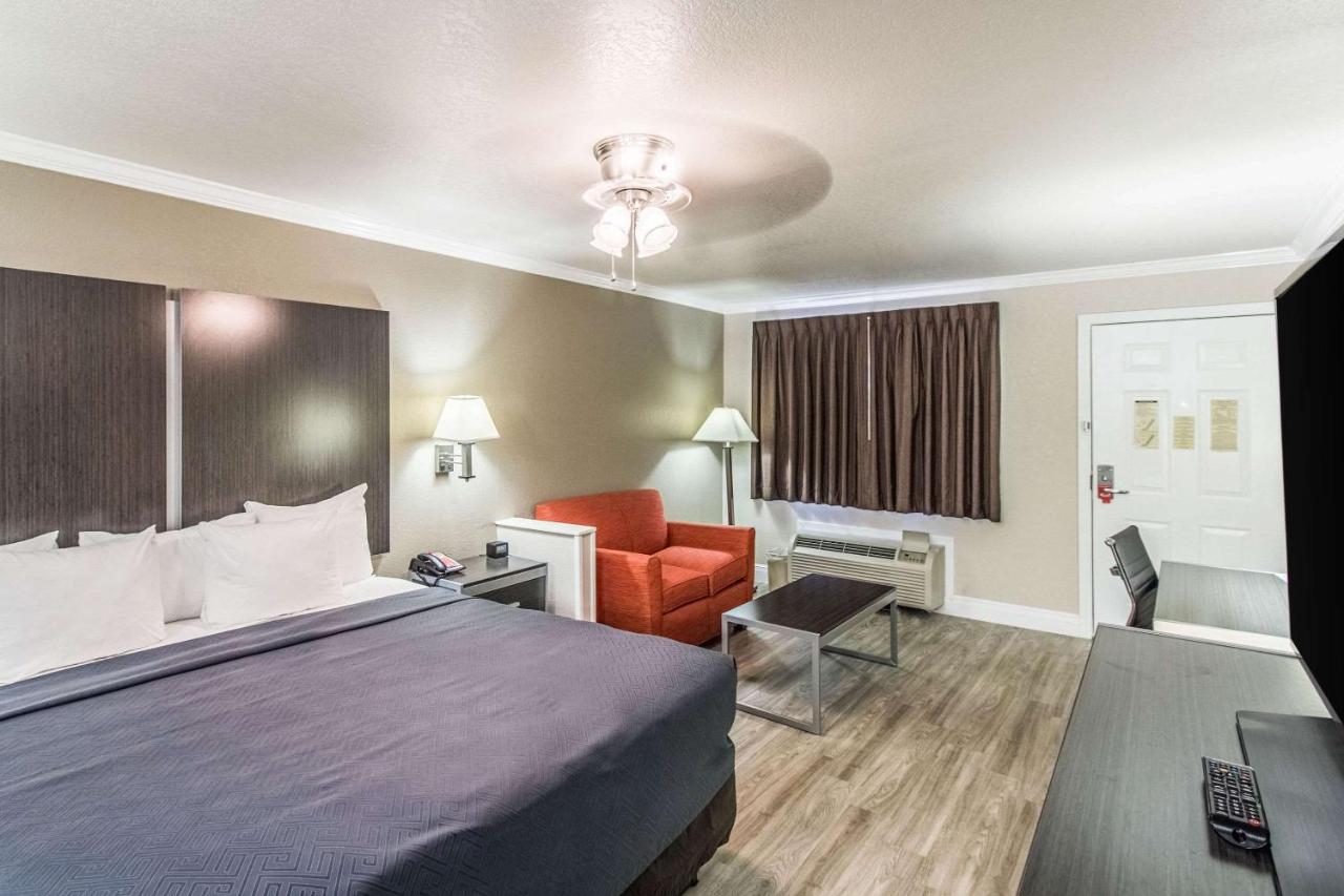 King Room - Non-Smoking at Econo Lodge Inn & Suites Corpus Christi
