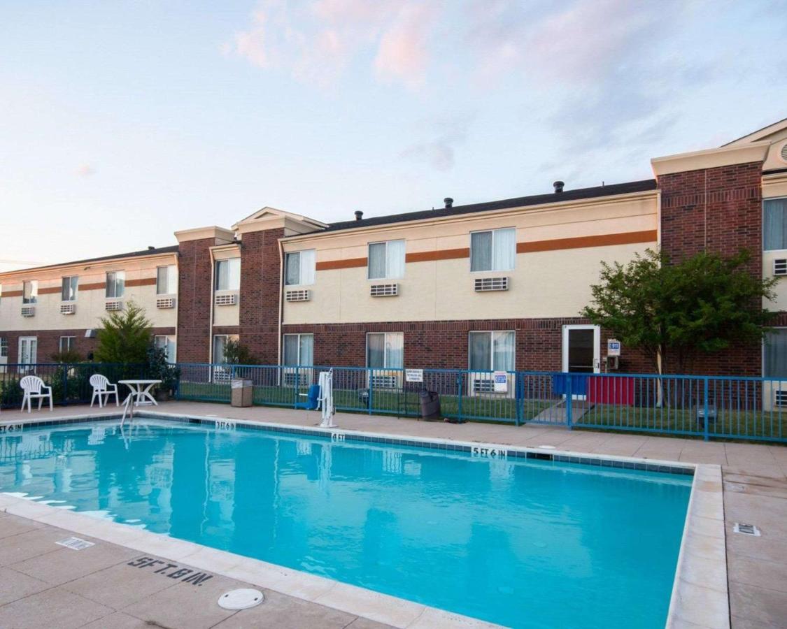 | Comfort Inn Red Oak