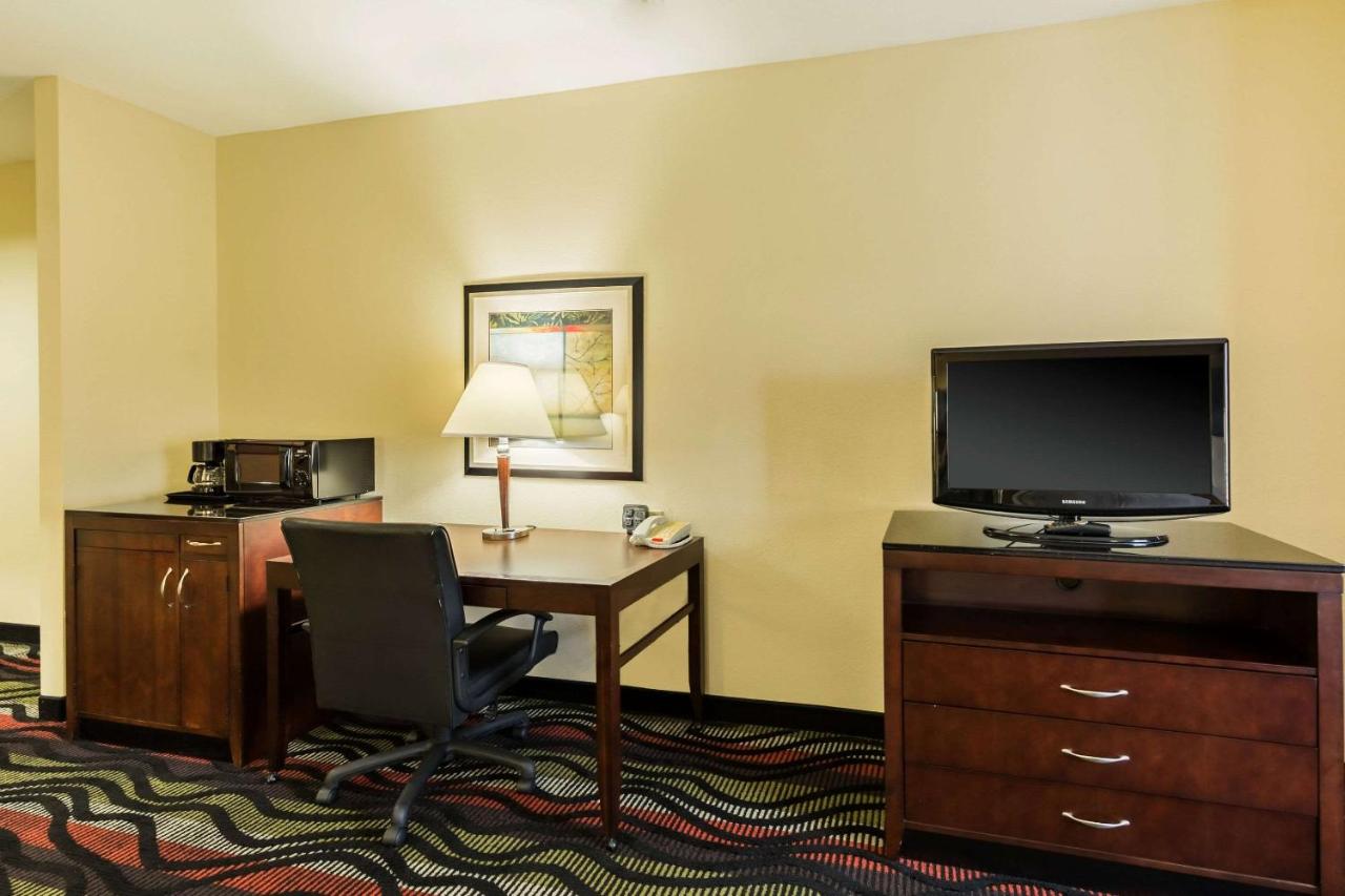 King Suite - Non-Smoking at Comfort Suites Beaumont I-10