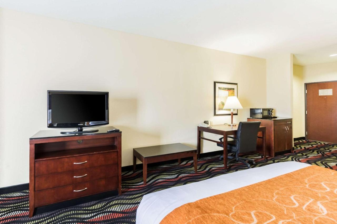 King Suite with Roll-in-Shower - Accessible/Non-Smoking at Comfort Suites Beaumont I-10