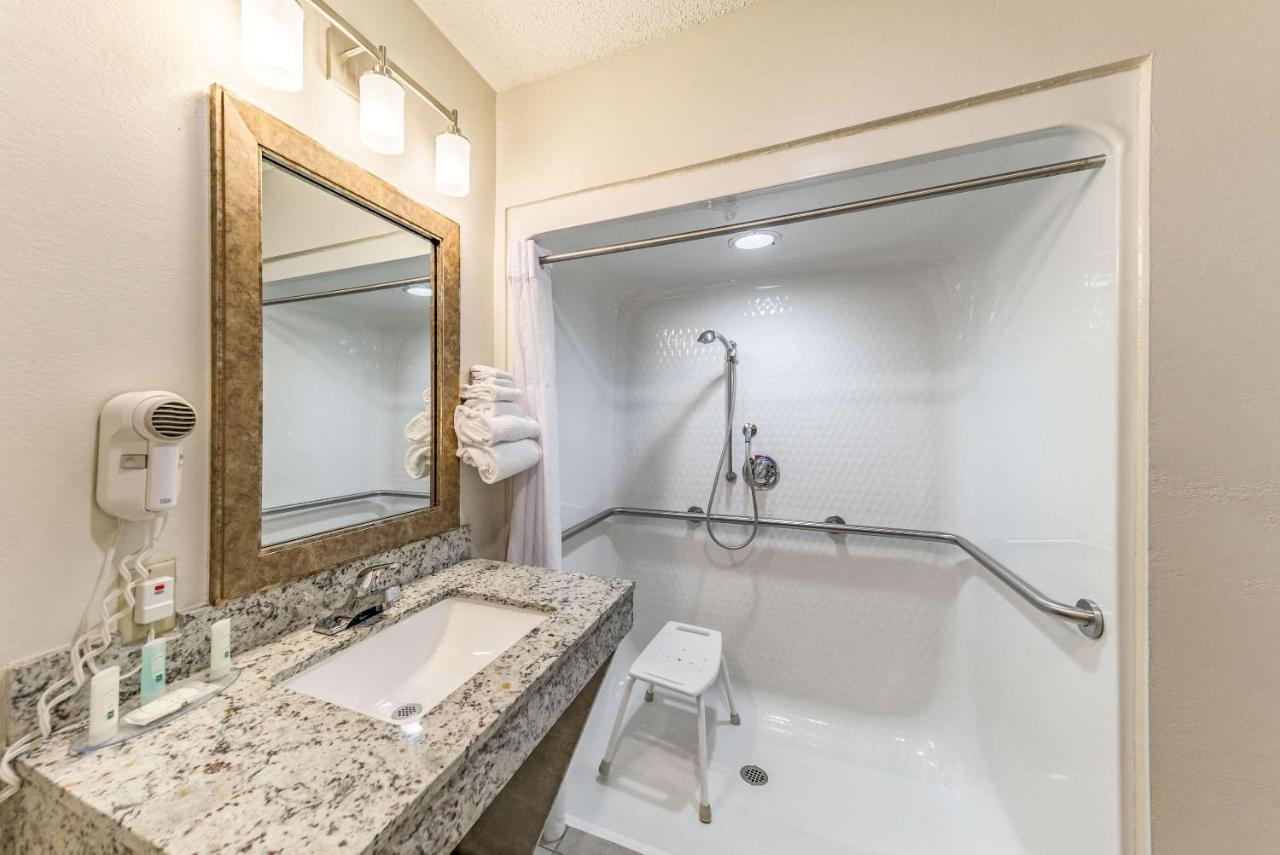 Queen Room Disability Access at Quality Inn Allen - Plano East