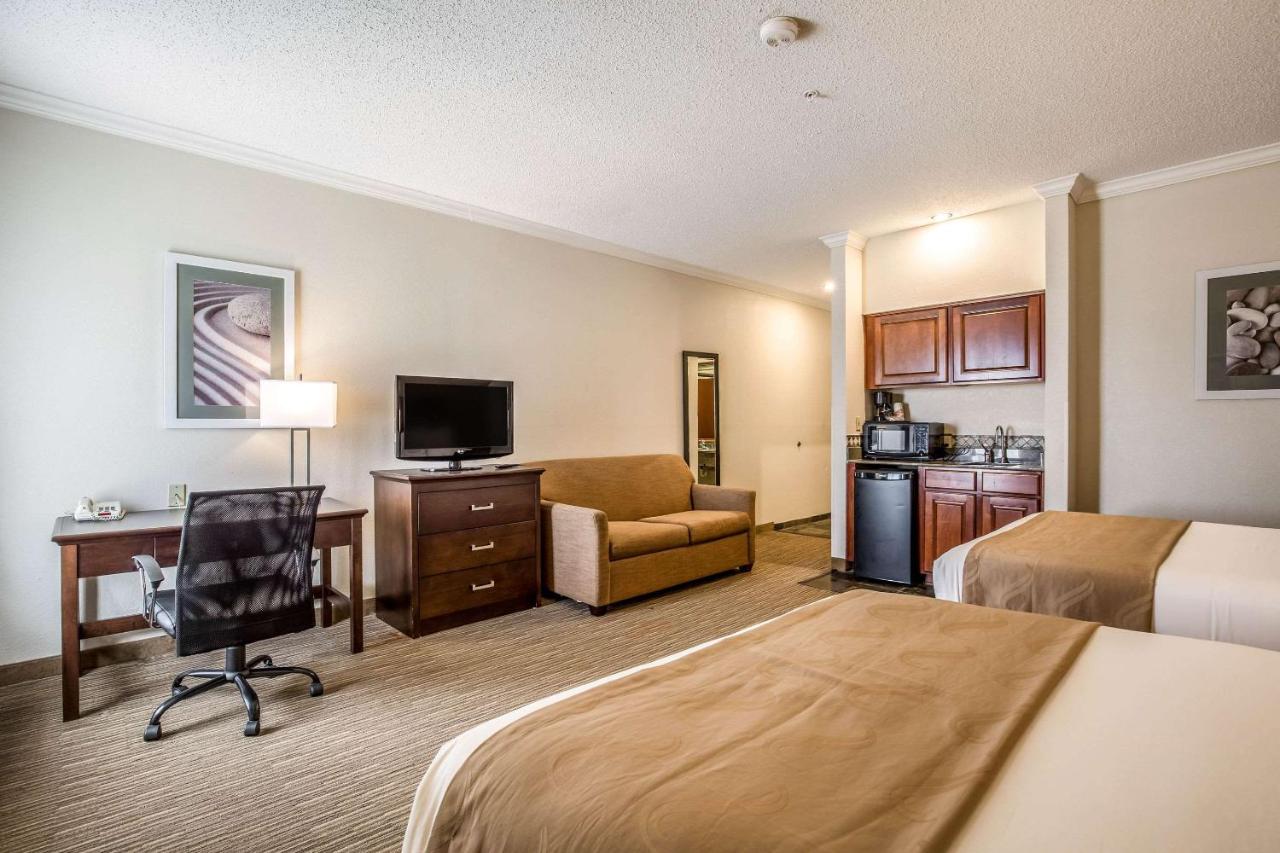 Queen Suite with Two Queen Beds - Non-Smoking at Quality Inn & Suites Seabrook - NASA - Kemah