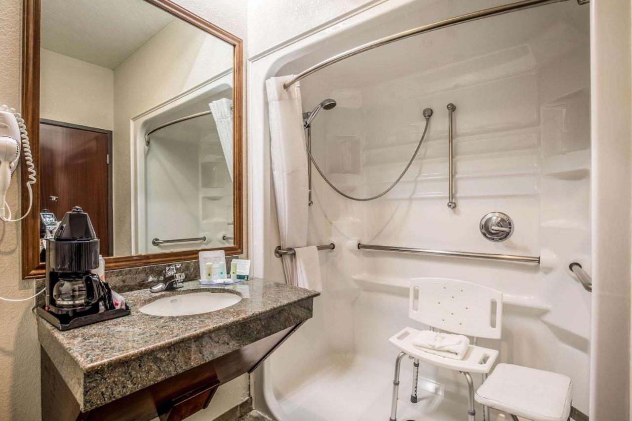 King Suite - Accessible/Non-Smoking at Quality Inn & Suites Seabrook - NASA - Kemah