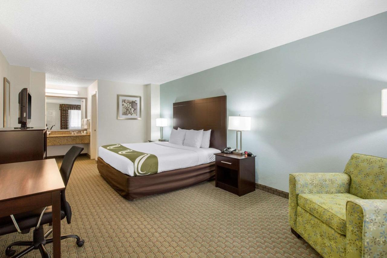 King Room - Smoking at Quality Inn Clute Freeport