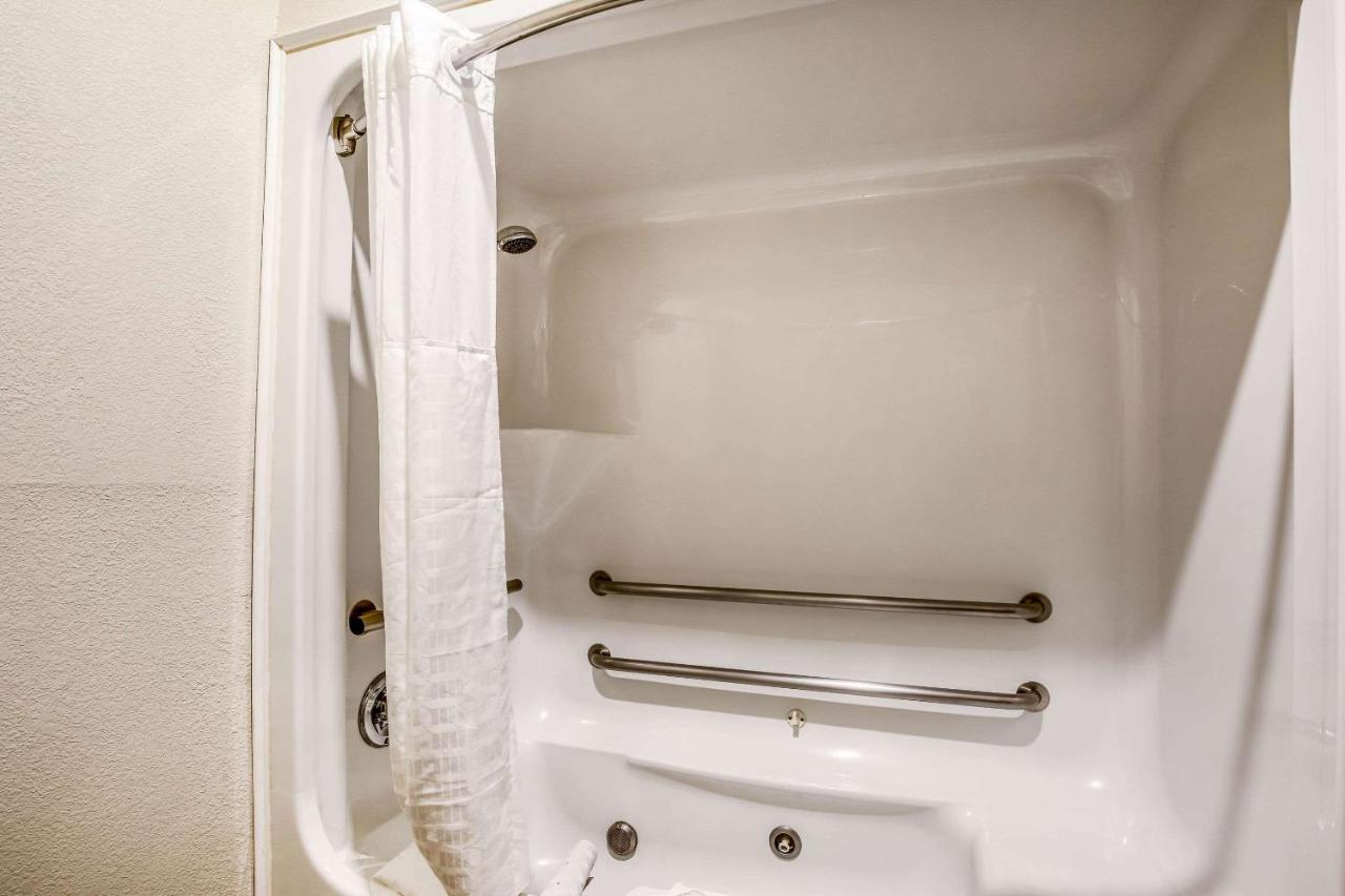 King Suite - Accessible/Non-Smoking at Quality Inn & Suites Seabrook - NASA - Kemah