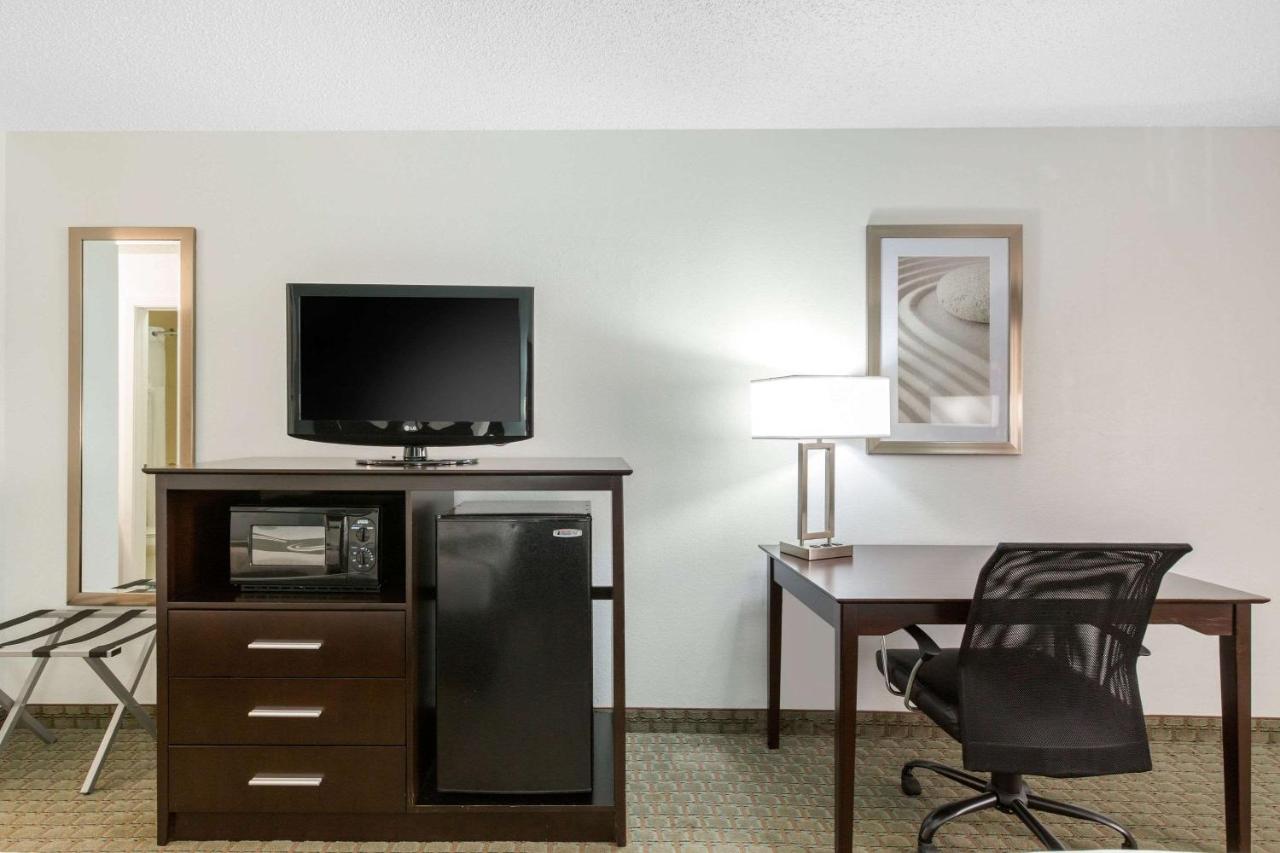 Double Room with Two Double Beds at Quality Inn Clute Freeport