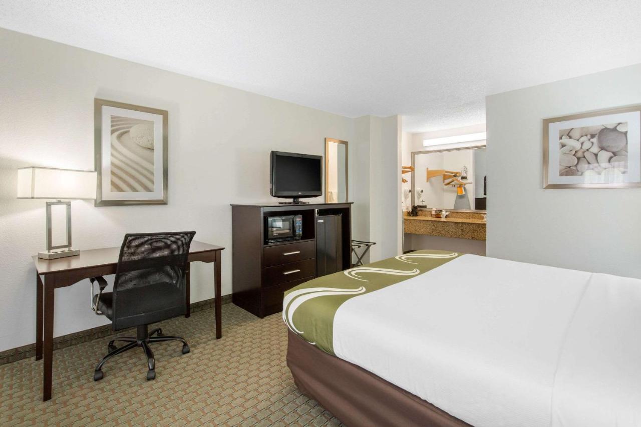 King Room - Smoking at Quality Inn Clute Freeport