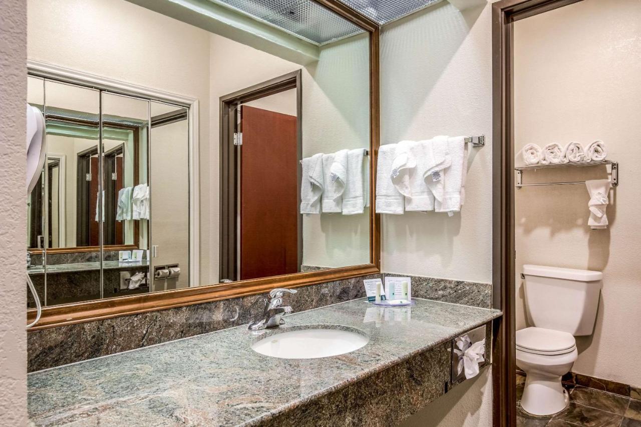 Queen Suite with Two Queen Beds - Non-Smoking at Quality Inn & Suites Seabrook - NASA - Kemah