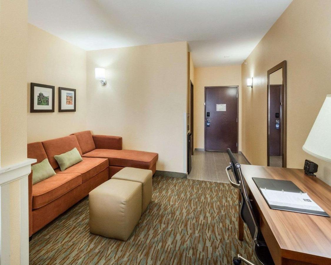 Queen Suite with Two Queen Beds - Accessible/Non-Smoking at Comfort Suites Cotulla near I-35