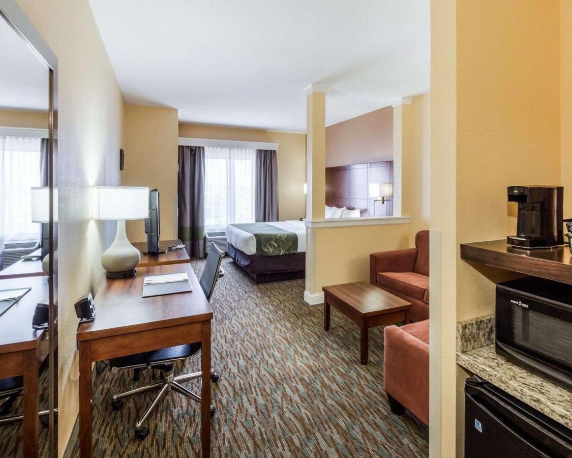 Suite at Comfort Suites Cotulla near I-35