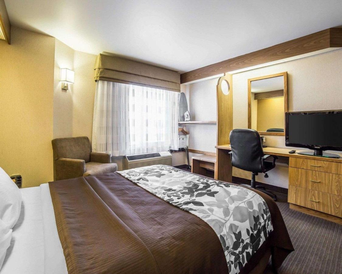 Queen Room with Two Queen Beds - Non-Smoking at Quality Inn Moab Slickrock Area