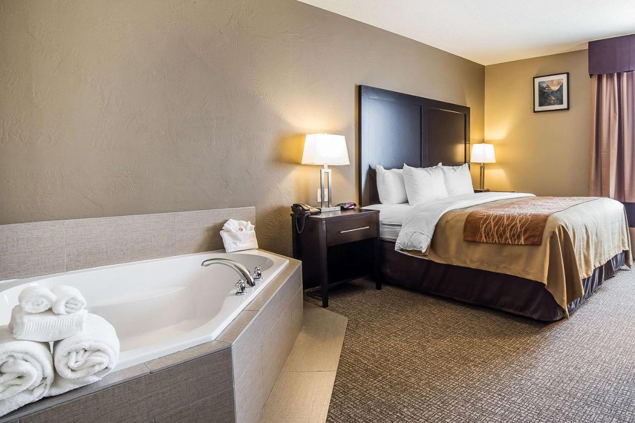 King Suite with Whirlpool - Non-Smoking at Comfort Inn & Suites Vernal - National Monument Area