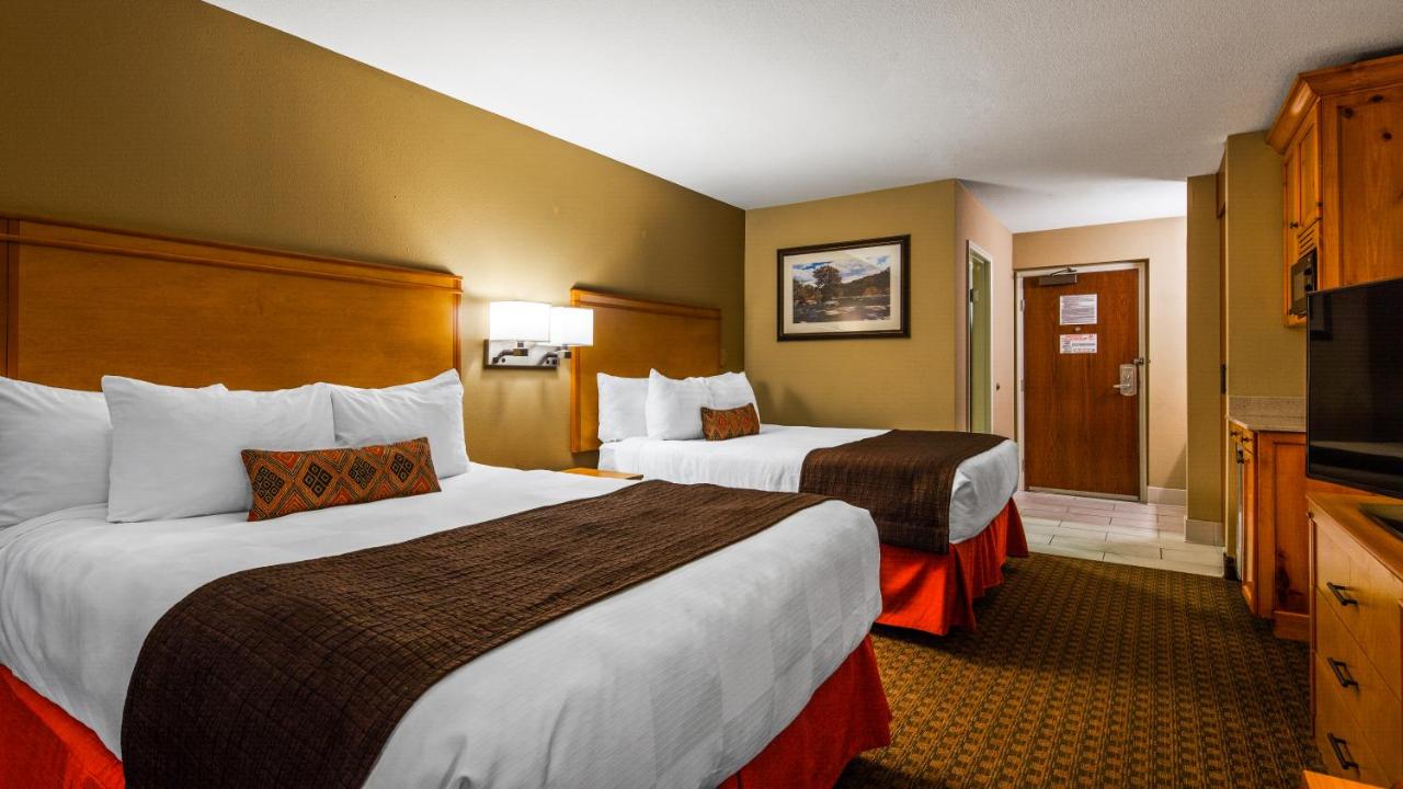 Queen Room with Two Queen Beds - Non-Smoking at Best Western Plus Olympic Inn