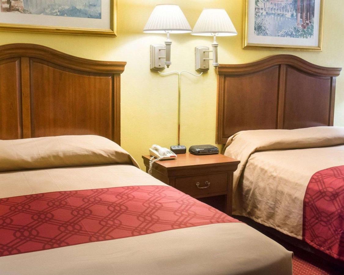 Double Room with Two Double Beds - Non-Smoking at STUDIOS & SUITES 4 LESS CHESAPEAKE