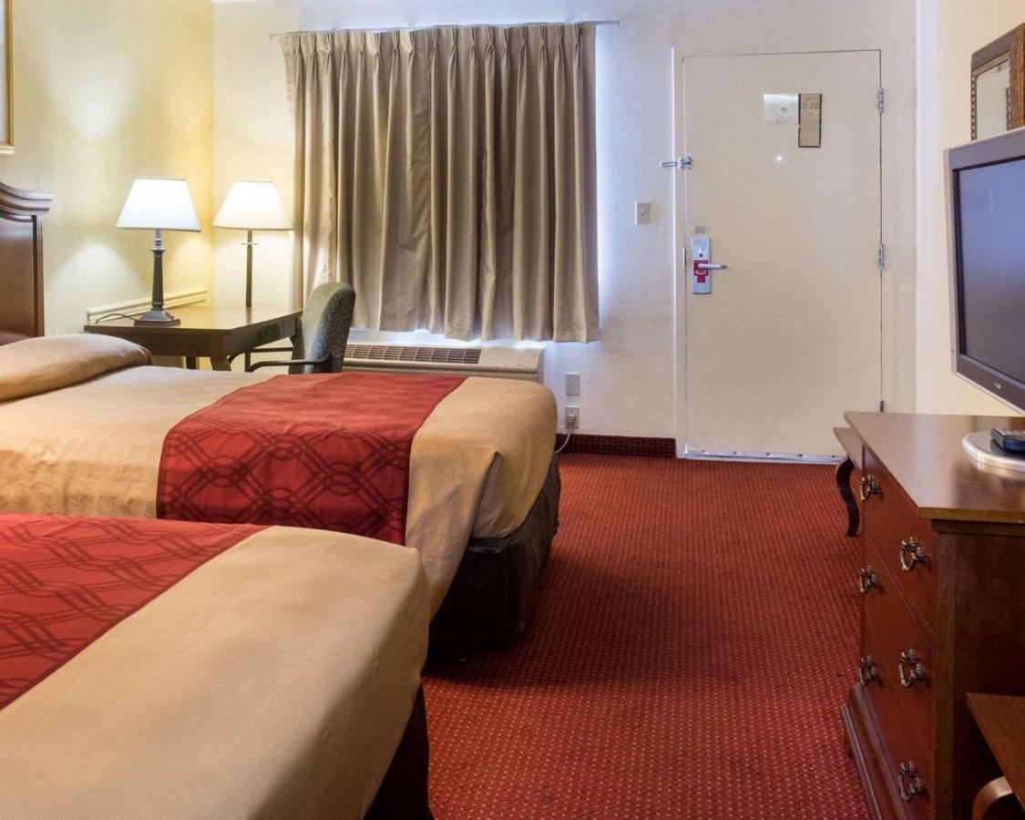Double Room with Two Double Beds - Non-Smoking at STUDIOS & SUITES 4 LESS CHESAPEAKE