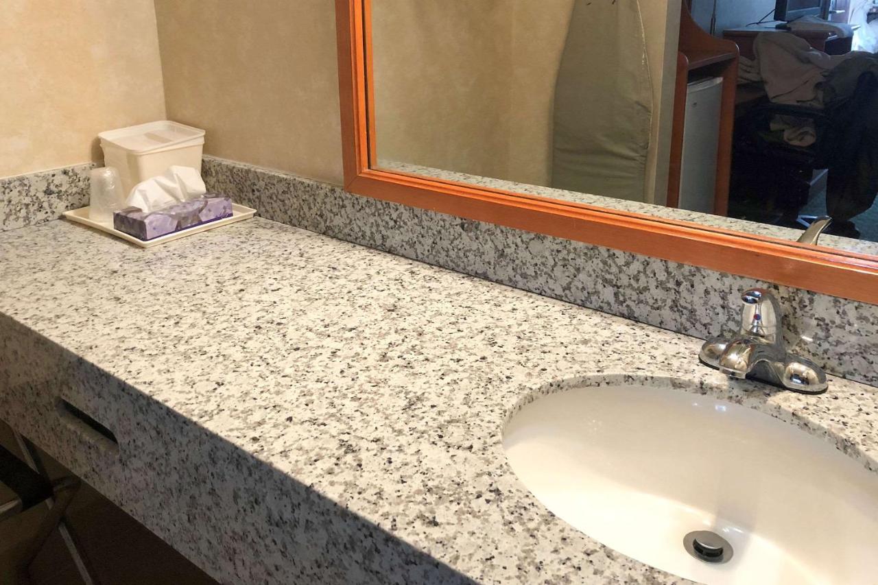 | Quality Inn Petersburg-Fort Lee