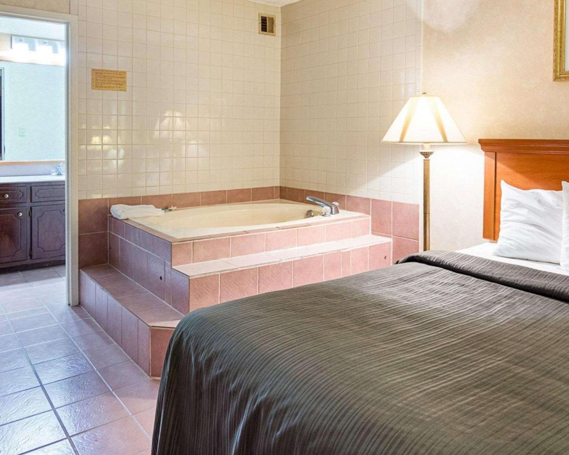 | Quality Inn Petersburg-Fort Lee