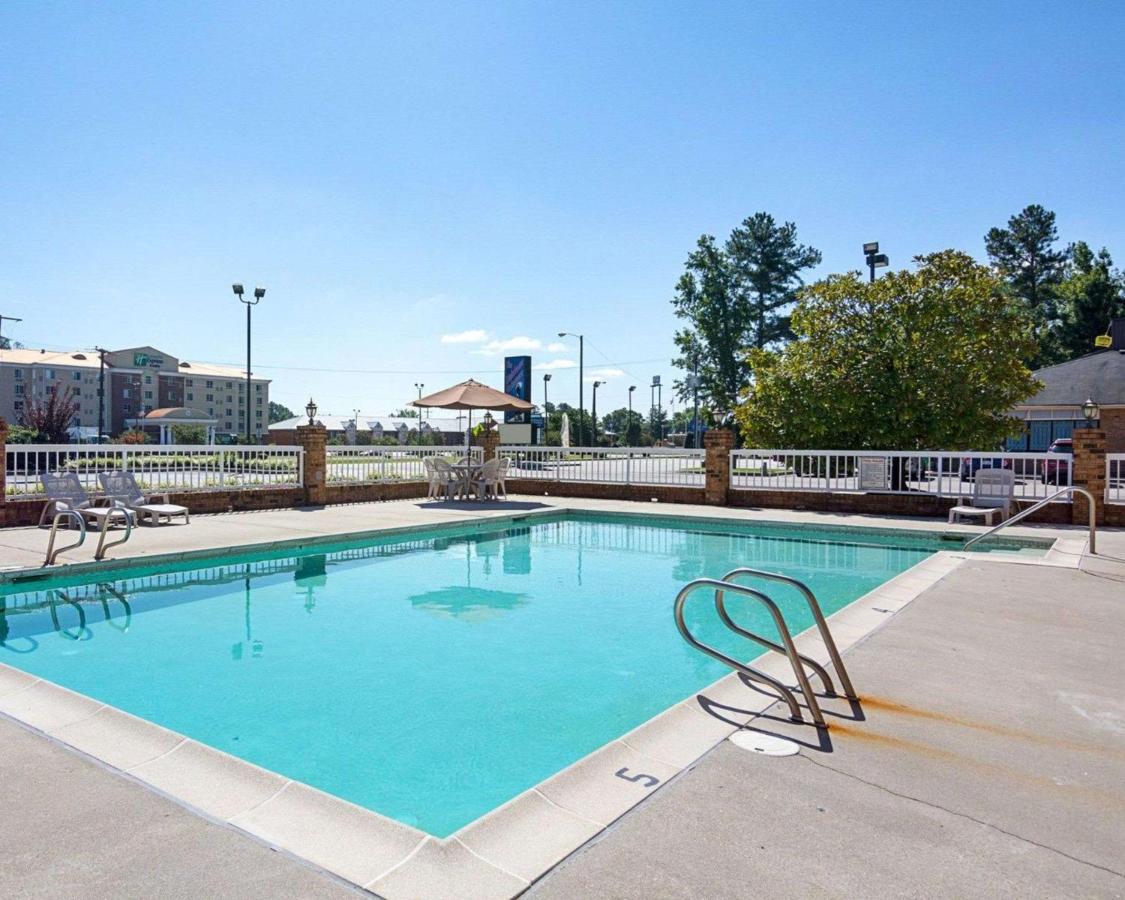 | Quality Inn Petersburg-Fort Lee