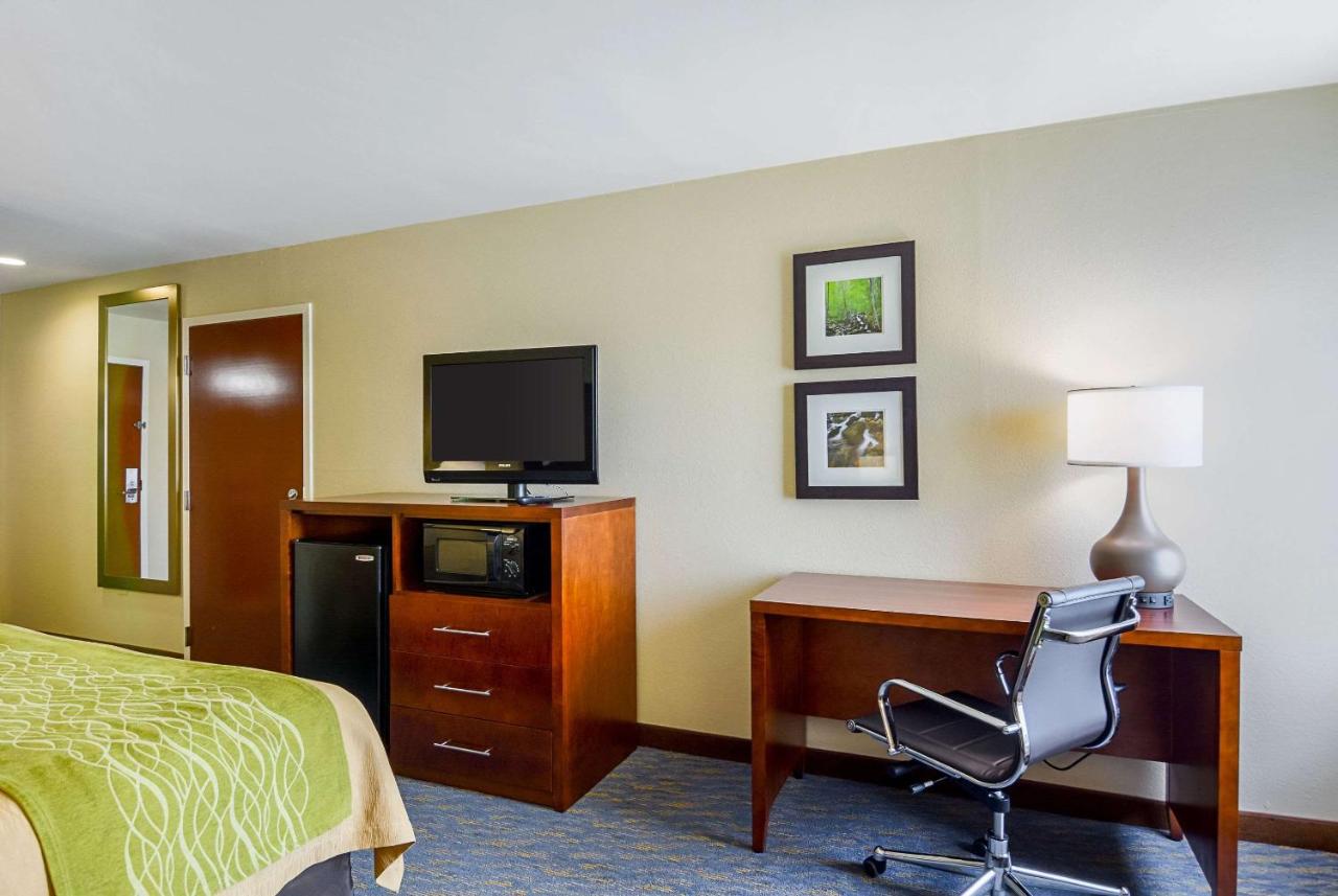 King Room - Accessible/Non-Smoking at Comfort Inn Woodstock Shenandoah