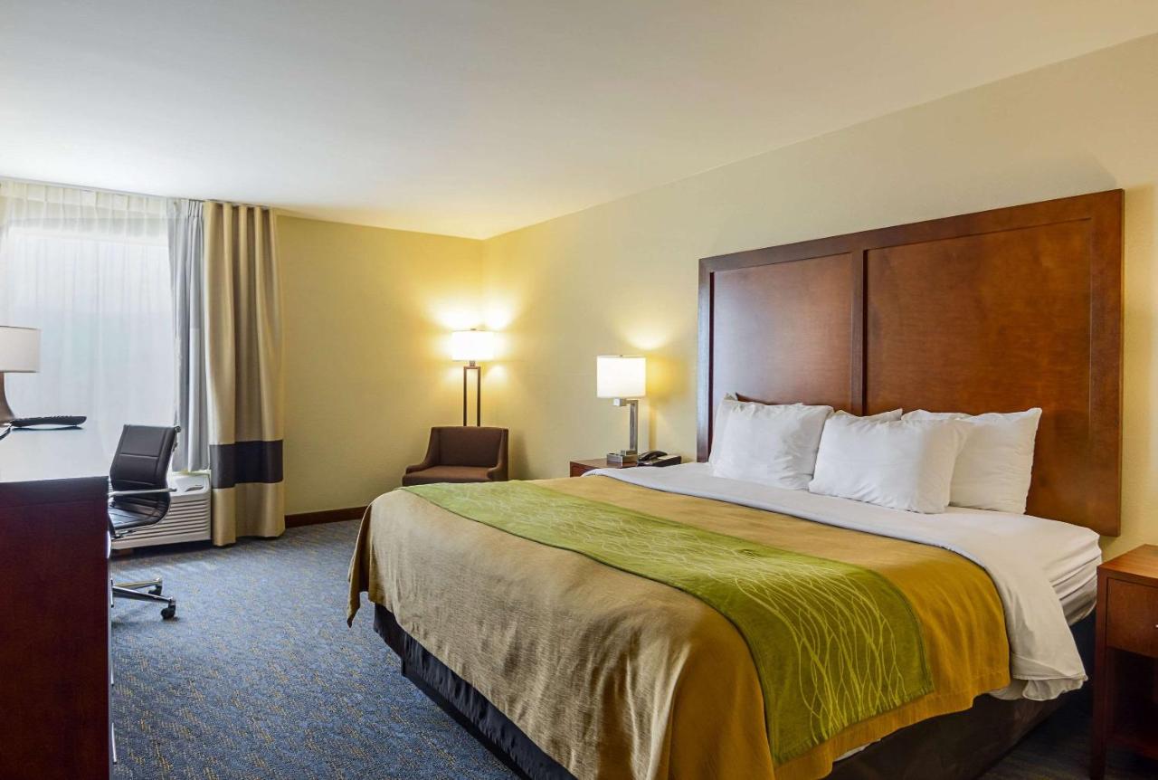 King Suite - Accessible/Non-Smoking at Comfort Inn Woodstock Shenandoah