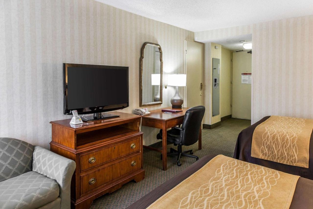 Double Room with Two Double Beds - Non-Smoking at Comfort Inn Pentagon City