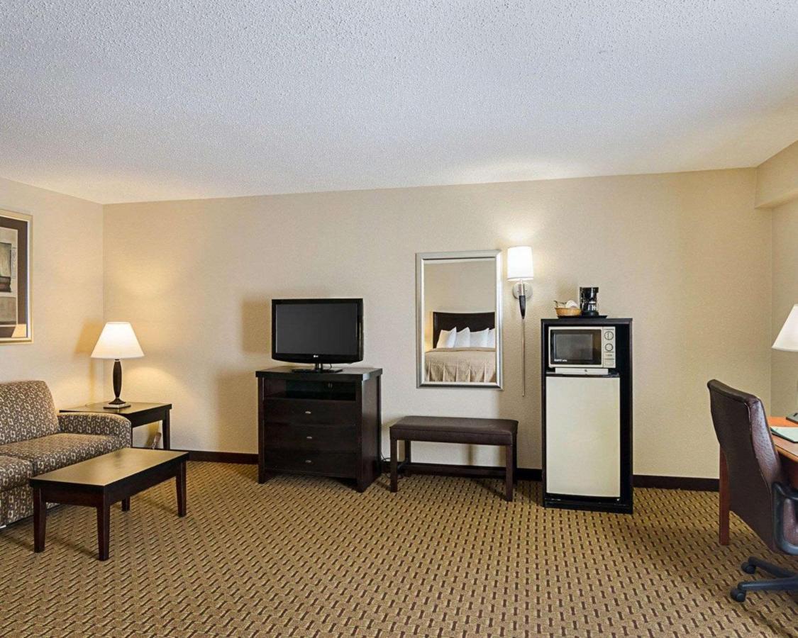 Queen Room with Two Queen Beds - Sofabed/Non-Smoking at Quality Inn Troutville - Roanoke North
