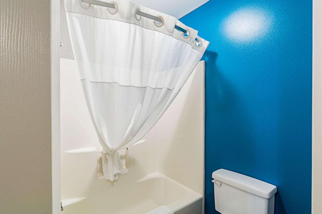 King Room - Non-Smoking at Quality Inn Harrisonburg I-81