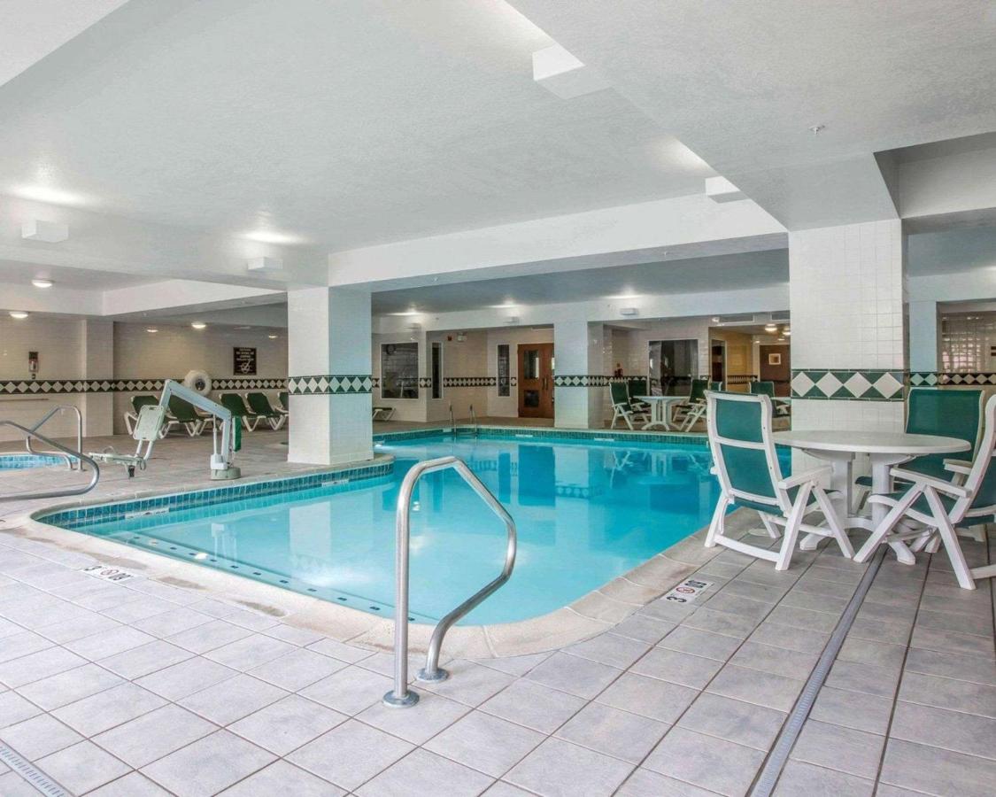 | Comfort Inn & Suites Near Burke Mountain
