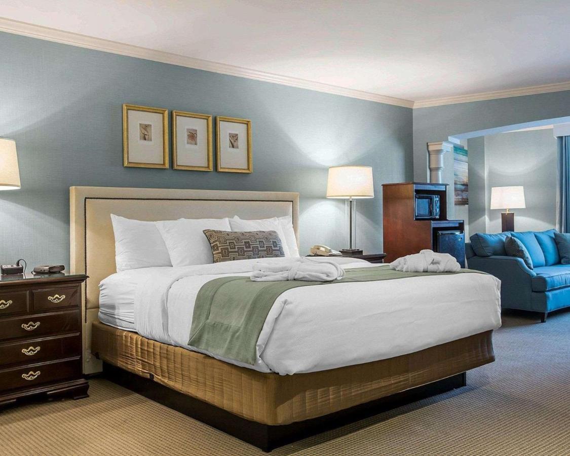 | Comfort Inn & Suites Near Burke Mountain