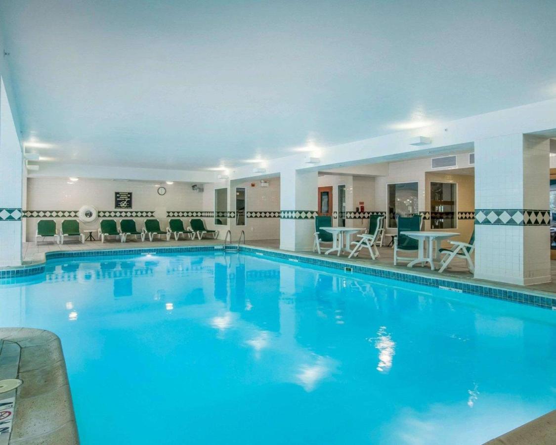 | Comfort Inn & Suites Near Burke Mountain
