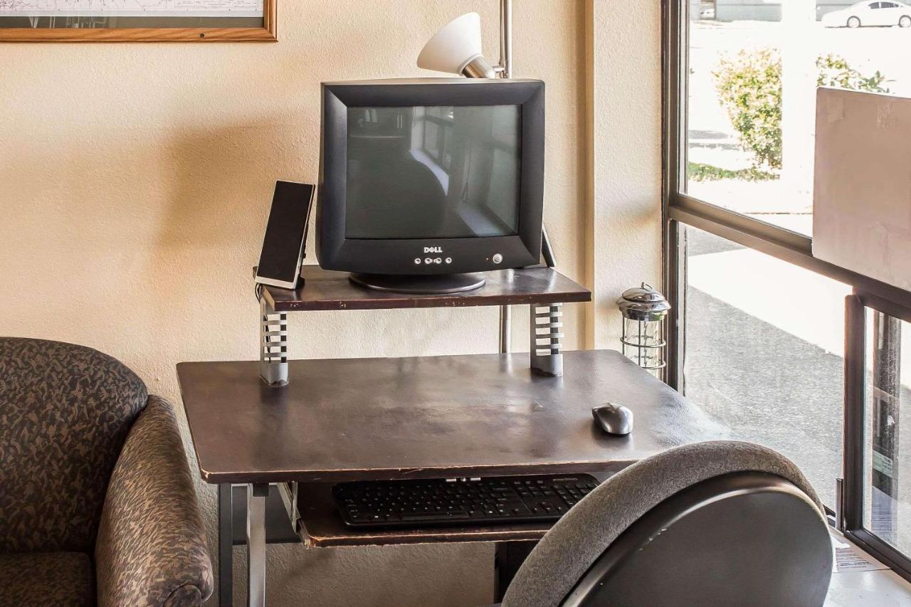 | Econo Lodge Inn & Suites Hoquiam
