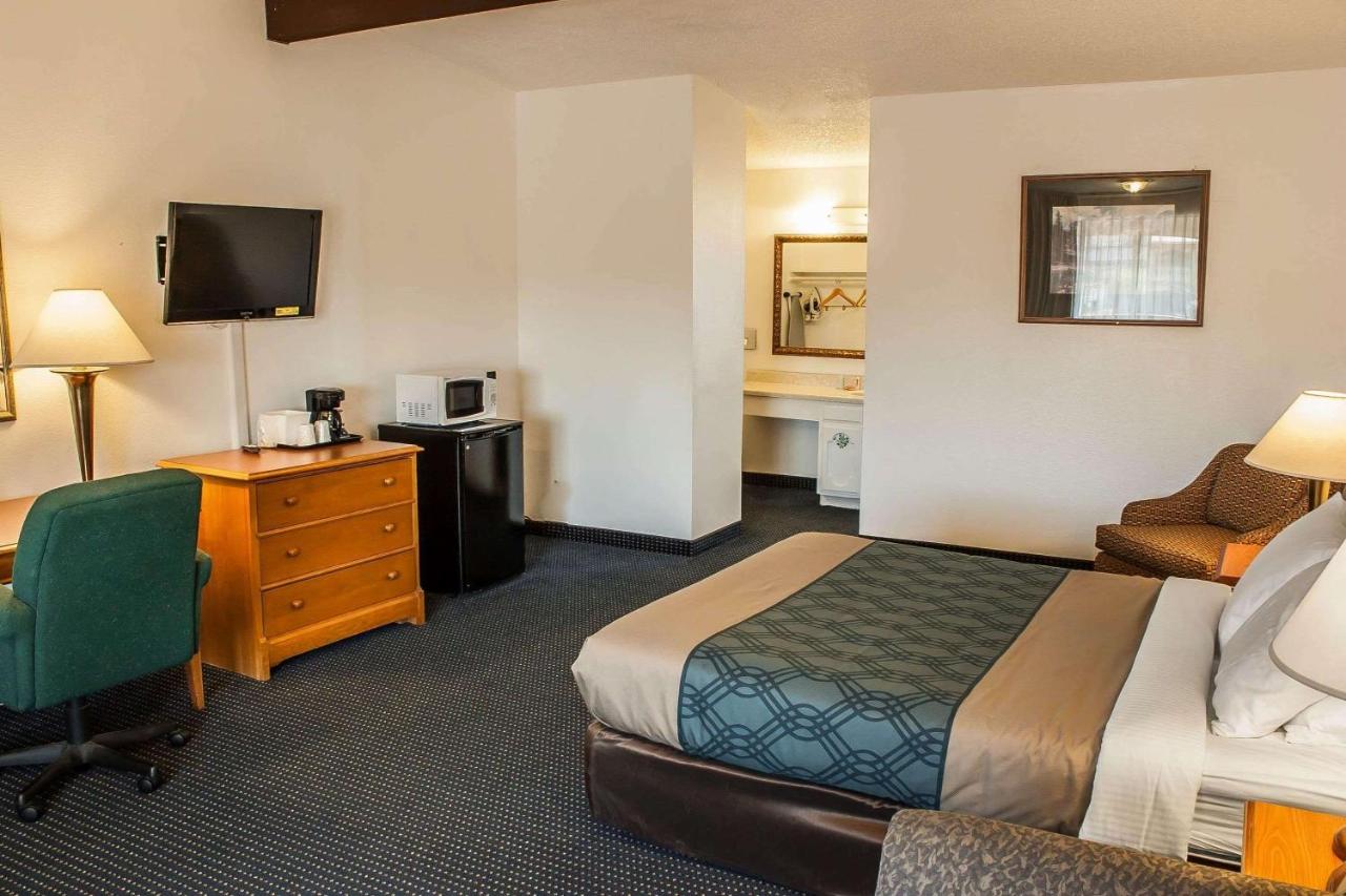 | Econo Lodge Inn & Suites Hoquiam