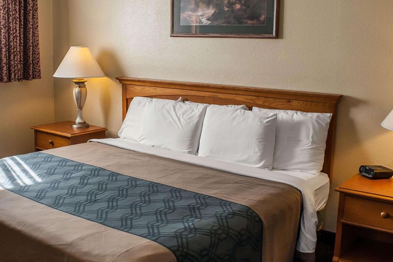 | Econo Lodge Inn & Suites Hoquiam