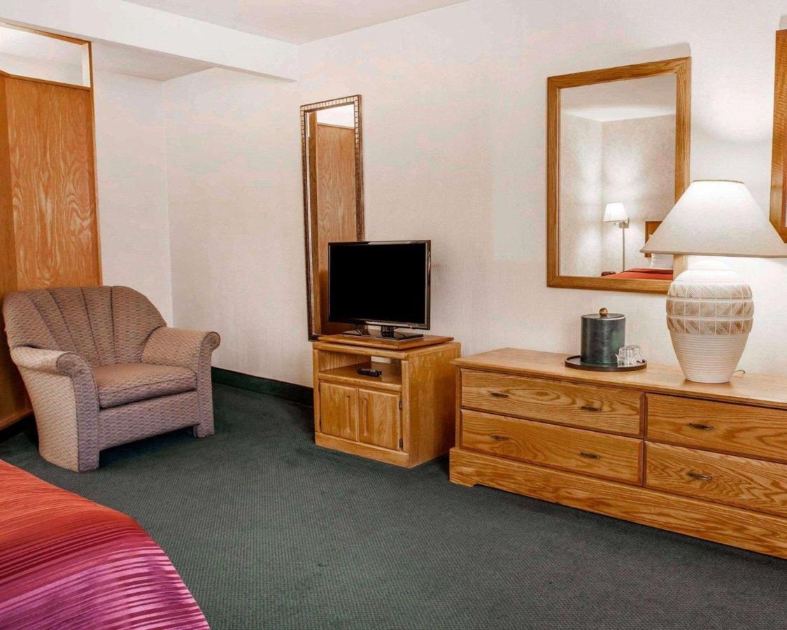 King Room - Non-Smoking at Quality Inn & Suites Bremerton near Naval Shipyard