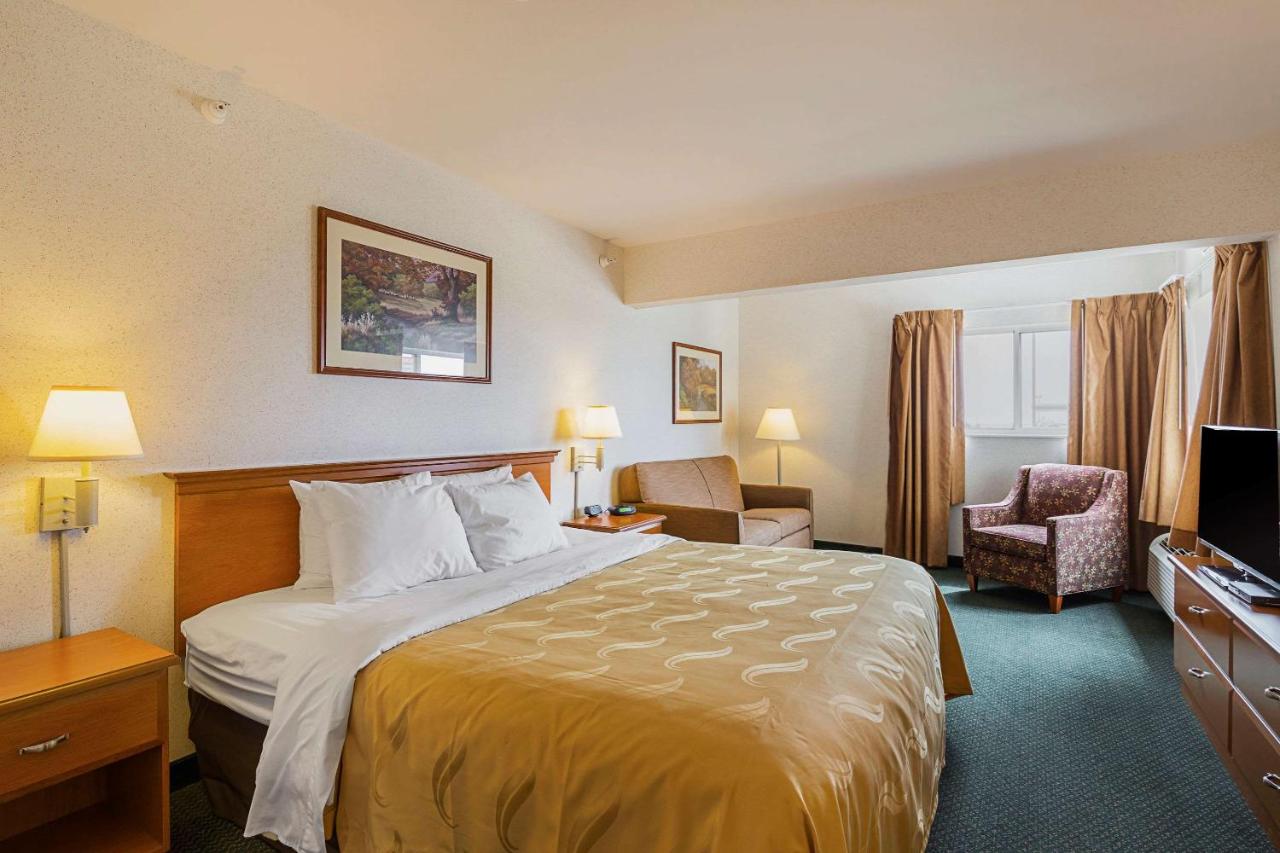 King Suite - Non-Smoking at Quality Inn & Suites Belmont Route 151